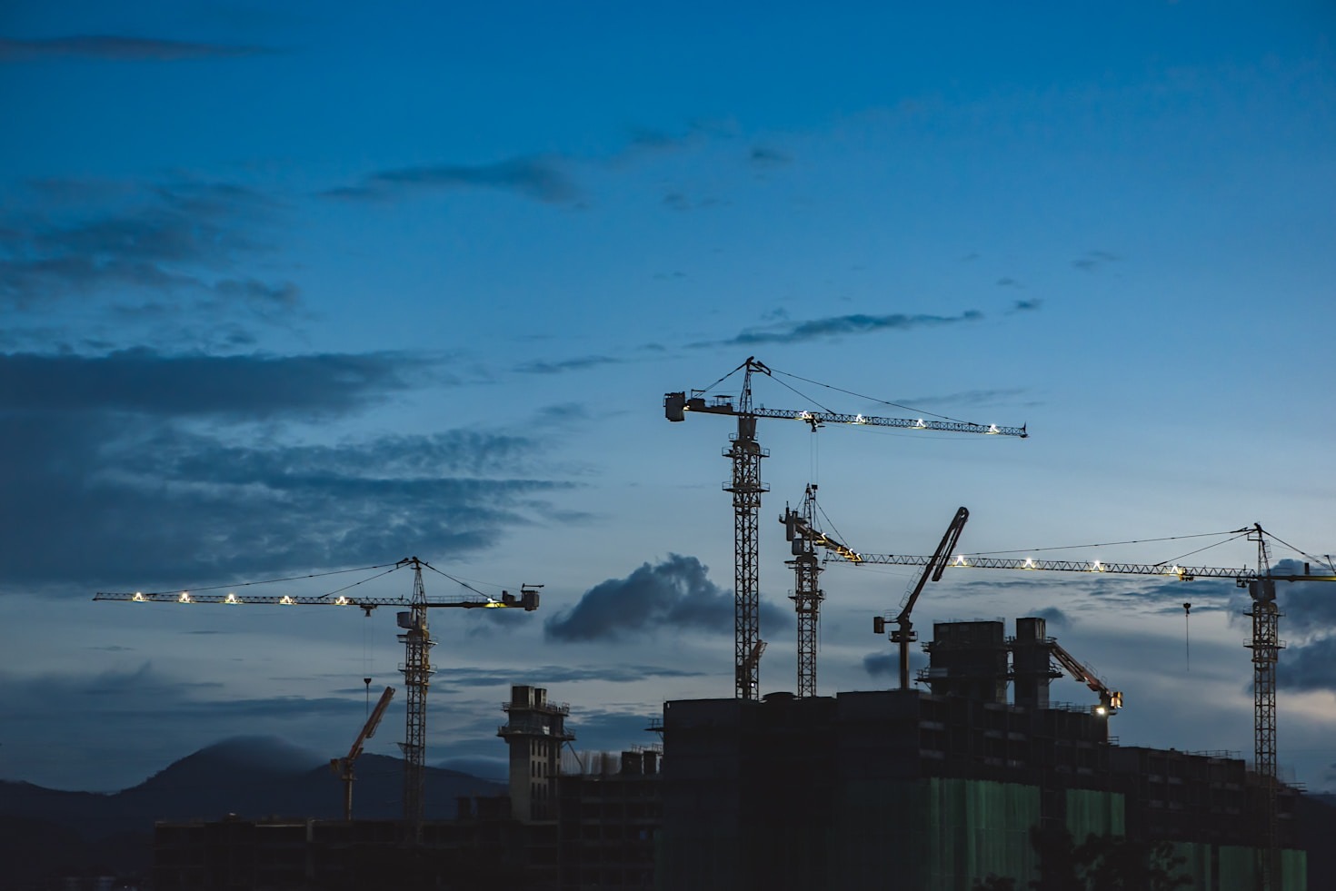 Essential Steps For Managing Large Construction Ventures